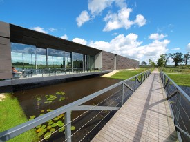 Twee topmusea in Friesland: Museum Joure (in voormalige fabrieks- en winkelpanden van Douwe Egberts) en Museum Belvédère in Heerenveen-Oranjewoud, in moderne nieuwbouw aan de rand van het klassieke parklandschap Oranjewoud.