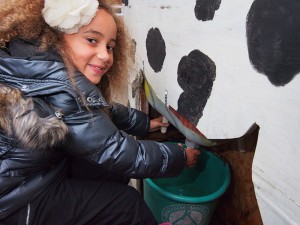 Ook voor kinderen is op de activiteitenboerderij Fjouwerhûsterpleats veel te beleven, helemaal op zaterdag 8 november 2014 tijdens de streekmarkt.