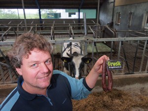 Steven van der Zee is producent van Friese droge worst en rookworst zónder de gebruikelijke kleur-, geur- en smaakstoffen en conserveringsmiddelen. Puur natuur uit de Friese wei.